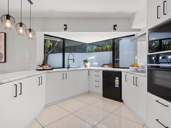 Prime Location Home - Buy Before Christmas