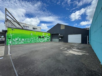 Image 1 of 7