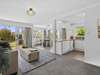 Easy-care townhouse by the beach