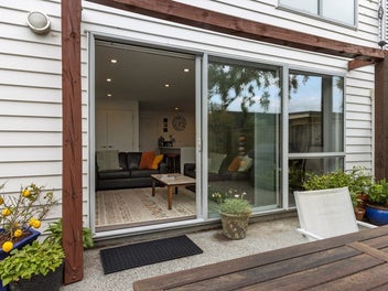 EASY LIVING IN MIRAMAR