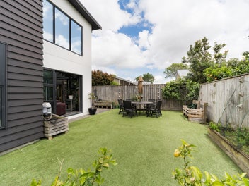 Exceptional Hokowhitu Entertainer - X-Factor!