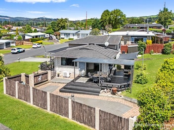 A Split-Level Standout in Pomare