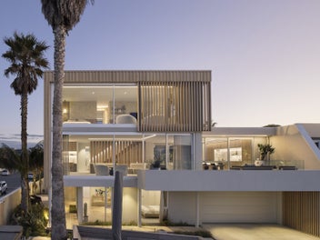 Live the “Bondi Rescue” lifestyle