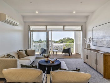 Fabulous Top Floor Apartment - Beautiful Outlook