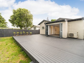 Modernised Beauty - Private Backyard Oasis!