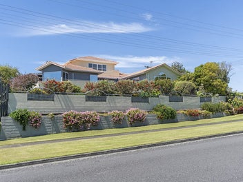 SEA THE VIEW - LIVE THE HIGH LIFE!