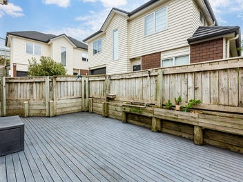 Sunny & Effortlessly Easy-Care