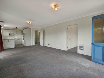 LOW MAINTENANCE AND FULL OF LIGHT