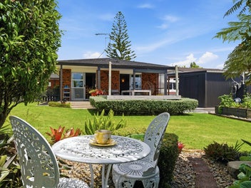 MOTIVATED VENDOR - BRING YOUR CAMPER AND BOAT