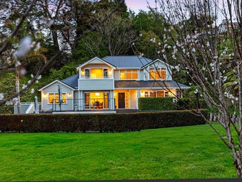 Three-Level Lifestyle Oasis Minutes From Town