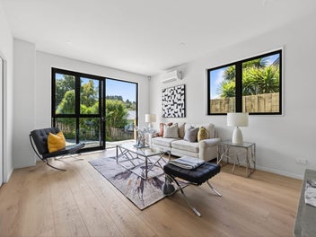 Get In, Glen Eden! Brand New & Beautiful