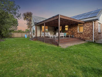 Bright and Spacious Family Home in Fairy Springs