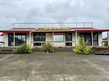 AVAILABLE FROM 27th NOVEMBER 25 FOR REMOVAL!!