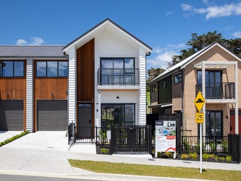 Spacious Super 5-Bedroom Duplex home