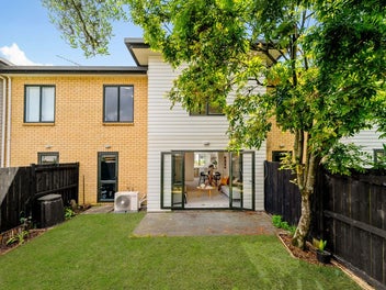 Freehold, first in, best dressed