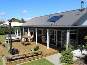 Modern Family Living in the heart of Lepperton