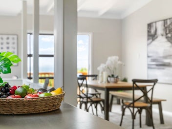 Supersized Family Living with Sea Views!