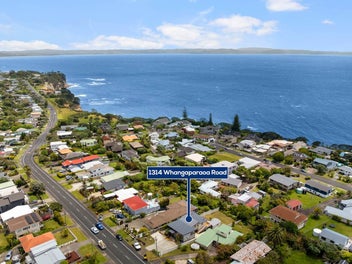 Supersized Family Living with Sea Views!