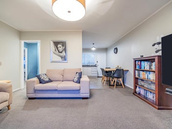 North Facing Charmer in the Heart of Greenlane