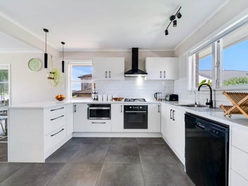 WHEN LOCATION & CONVENIENCE IS THE KEY!!!