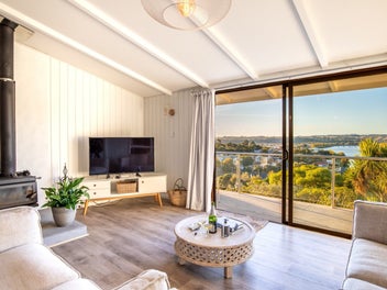 Privacy, views, Hipango Terrace