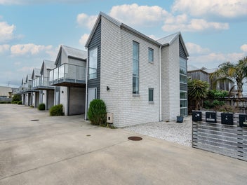 Front Unit Convenience on Killarney Road