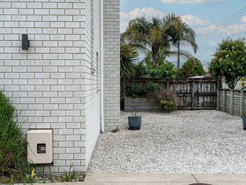 Front Unit Convenience on Killarney Road