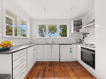 MOTIVATED VENDORS - MUST BE SOLD!