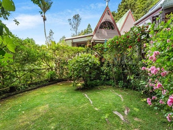 Vendors Release Their Retreat of 40 Years