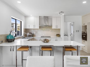 Grand Classic Family Home in The Gardens!!