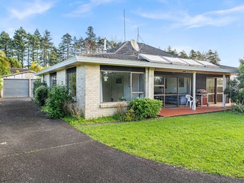 Comfortable and Private - Walk to Town