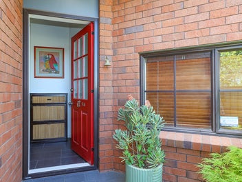 Elegant Living on Iona Road