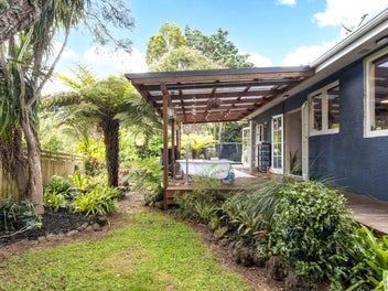 Charming 1950s Home - Convenient Location