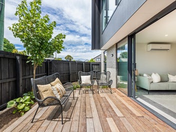 St Albans Standout in Zone! $849,000