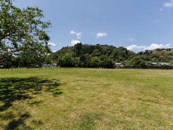 Flat, Fully Fenced Lifestyle Section