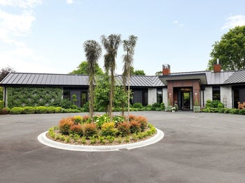 Leafy Architectural Home & Cottage