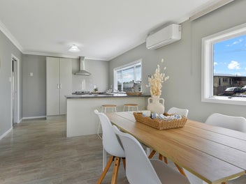 Oh to be beside the seaside