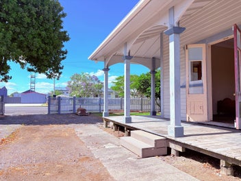 A Faded Bungalow Beauty