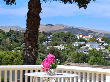 Exceptional Views on Busby Hill