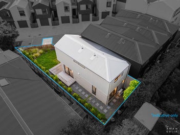 Coastal Corner Townhouse - Sunny, Private & Modern