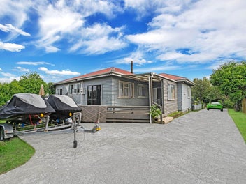 Legal HOME & INCOME in Papatoetoe!