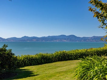 Stunning Coastal Oasis in the Heart of Ruby Bay