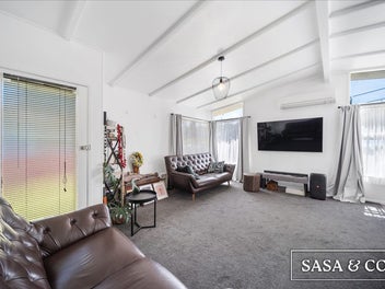 Spacious, Stylish & Flexible Family Living!