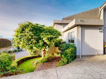 Whitby Living - Privacy and Stunning Inlet Views