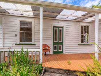 CHARACTER RURAL RETREAT WAIMAMAKU