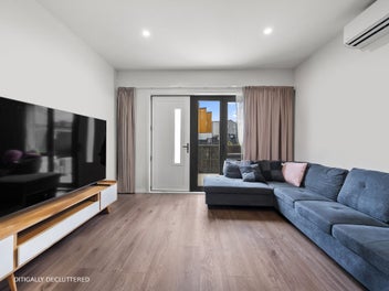 PRICED TO SELL - PERFECT 1ST HOME, MODERN & READY!