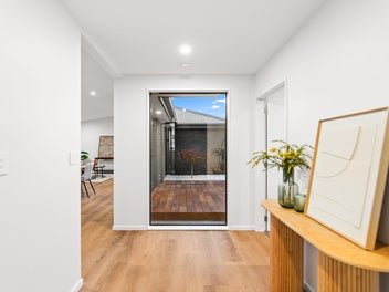 Modern Lincoln Luxury - Brand New, Must Sell!