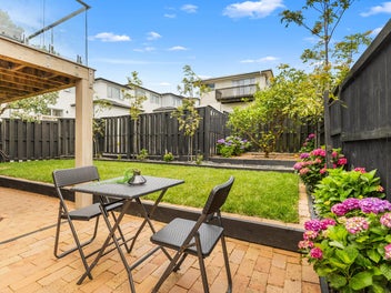 Hugely reduced to absolutely sell!