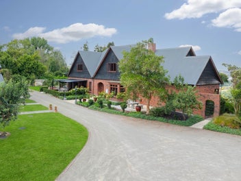 Outstanding Luxury Lake Karapiro Manor