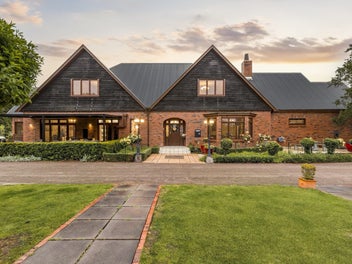 Karapiro Retreat with Proven Income Stream